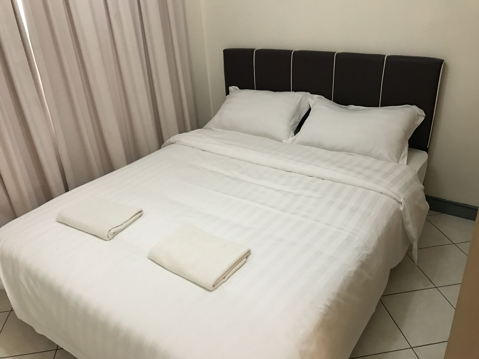 Sunset & Seaview Vacation Condos At Marina Court Resort Condo 코타키나발루 외부 사진