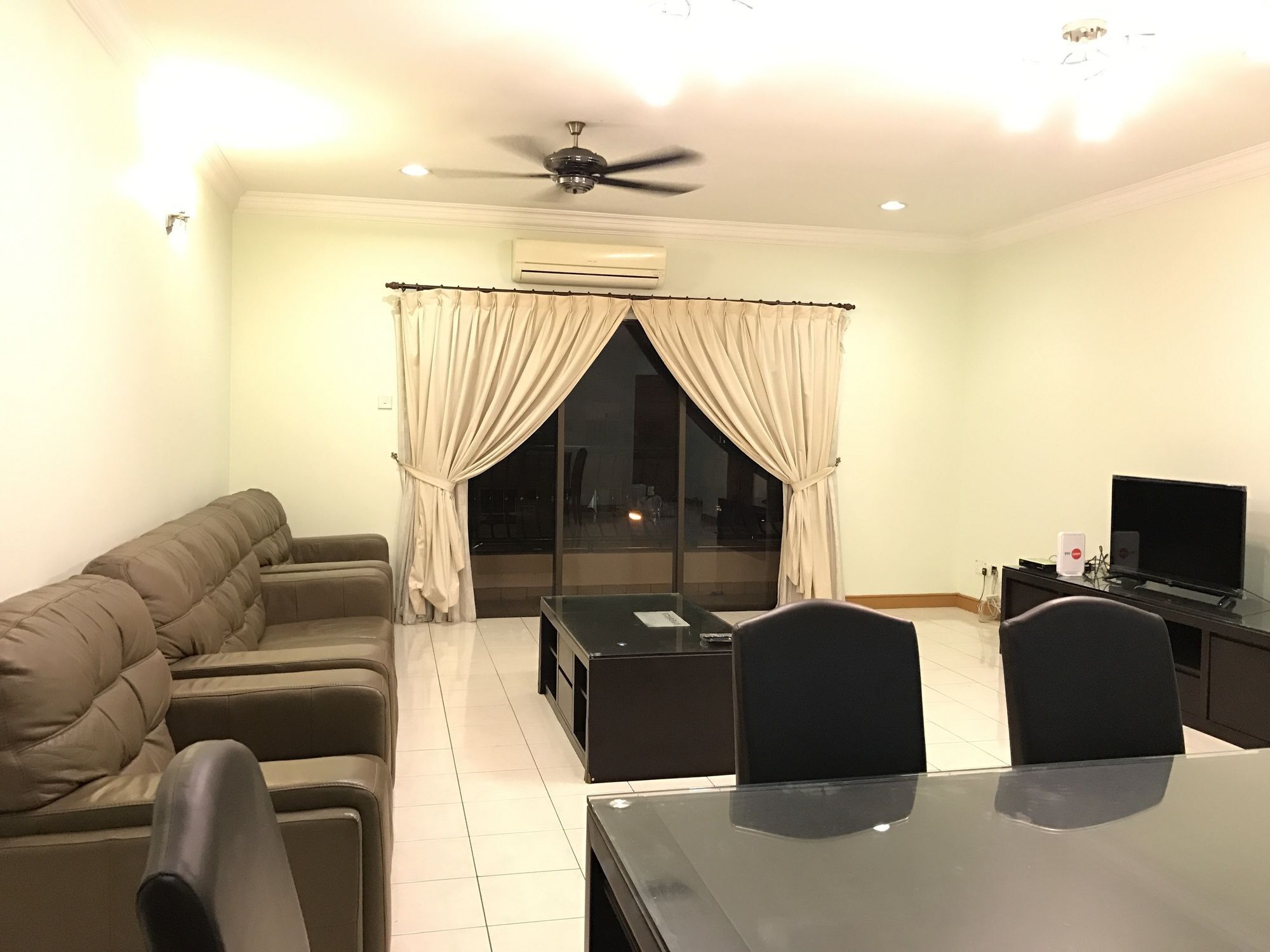 Sunset & Seaview Vacation Condos At Marina Court Resort Condo 코타키나발루 외부 사진