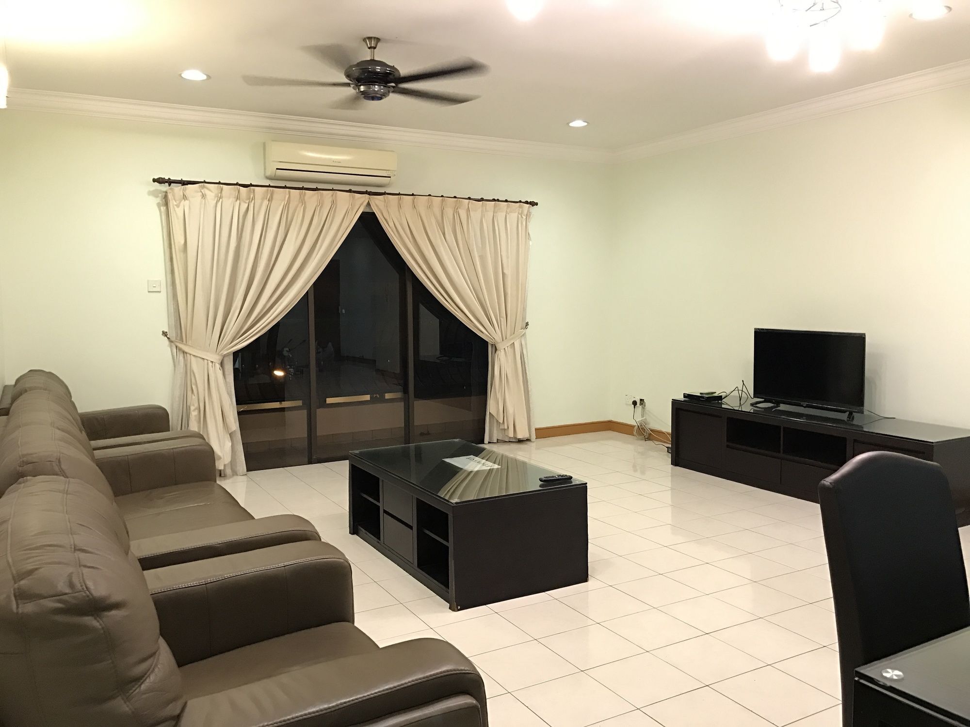 Sunset & Seaview Vacation Condos At Marina Court Resort Condo 코타키나발루 외부 사진