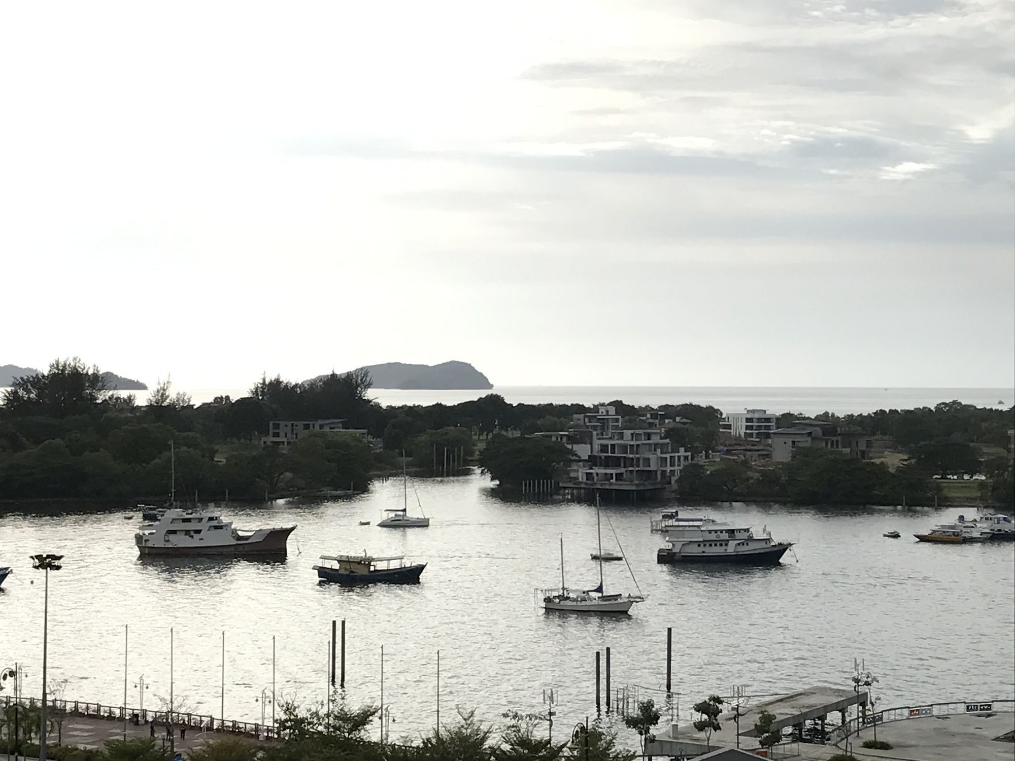 Sunset & Seaview Vacation Condos At Marina Court Resort Condo 코타키나발루 외부 사진