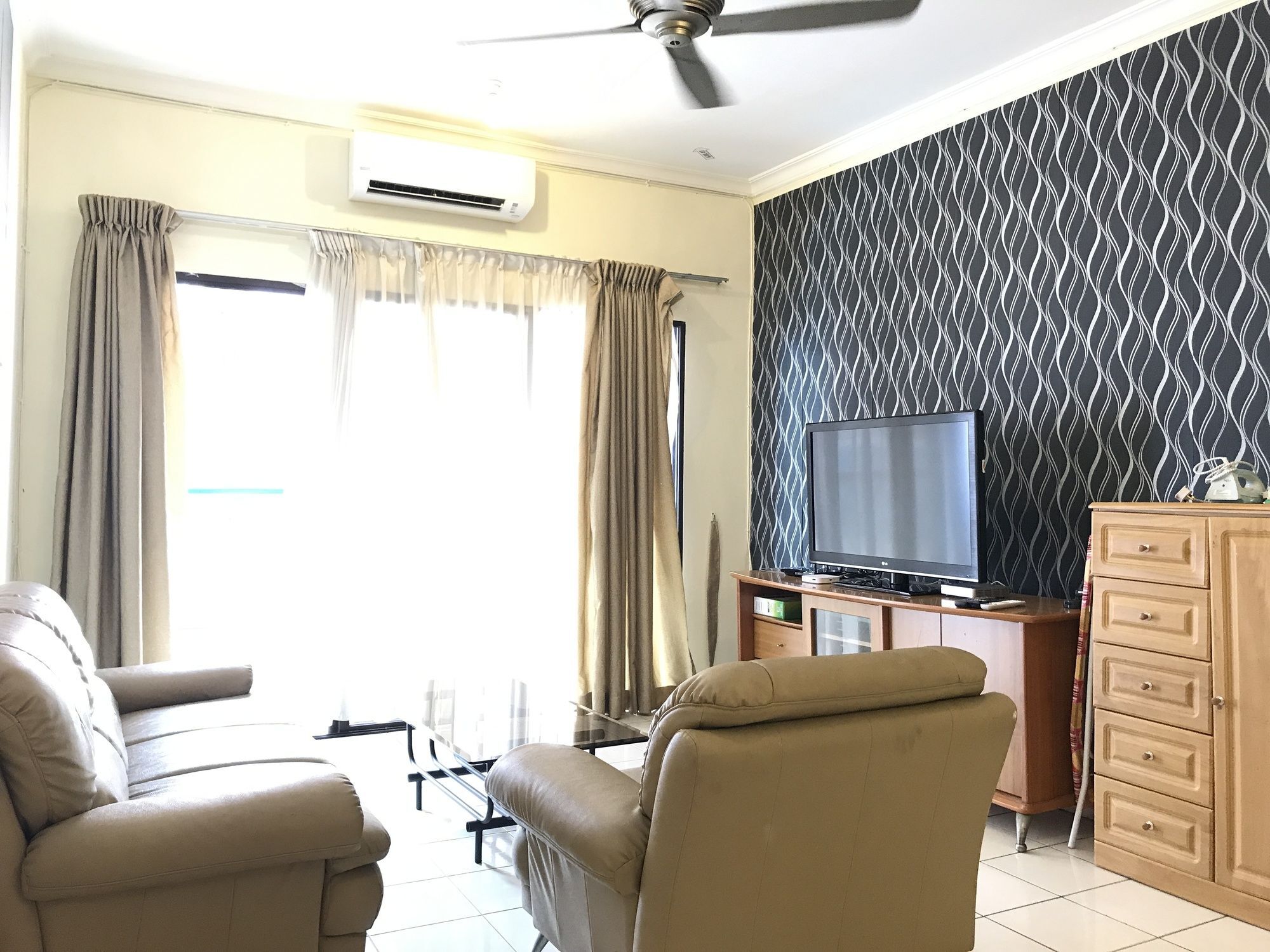 Sunset & Seaview Vacation Condos At Marina Court Resort Condo 코타키나발루 외부 사진